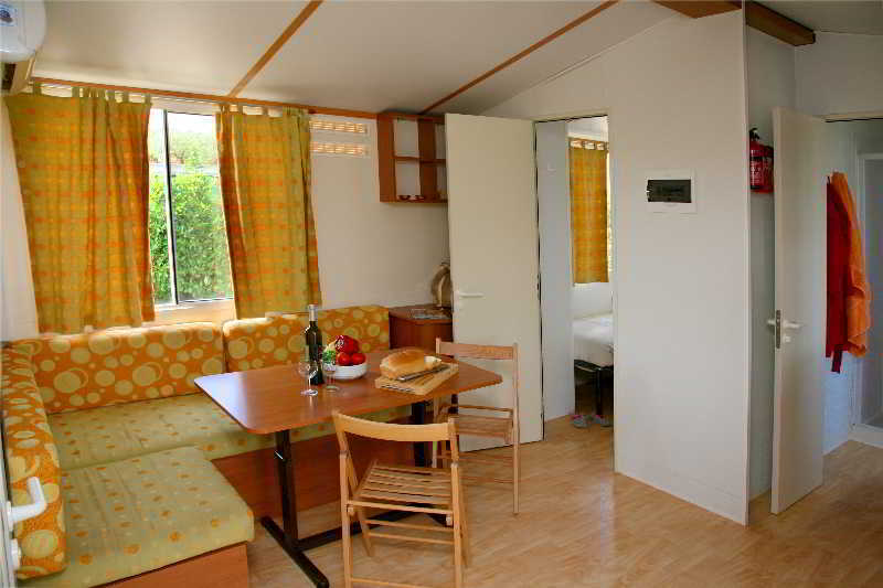 Camp Dole Zivogosce Hotel พอดโกรา ภายนอก รูปภาพ