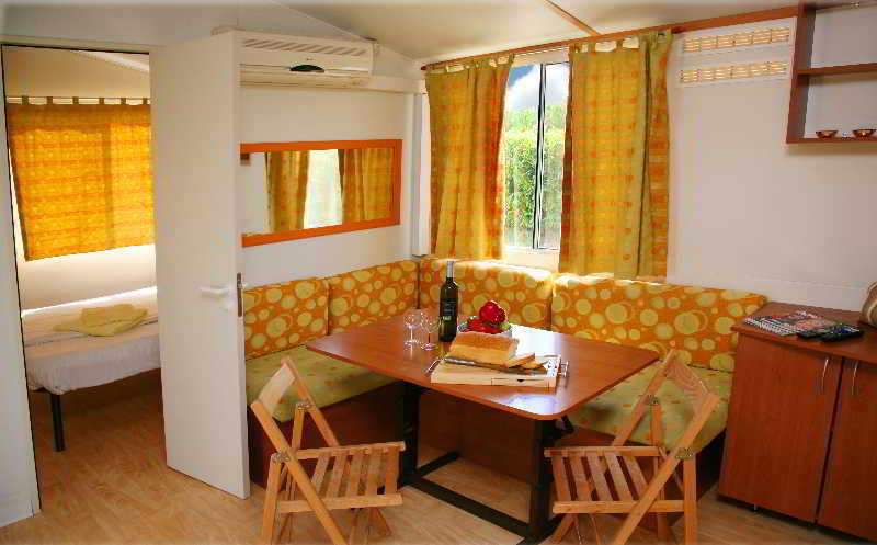 Camp Dole Zivogosce Hotel พอดโกรา ภายนอก รูปภาพ